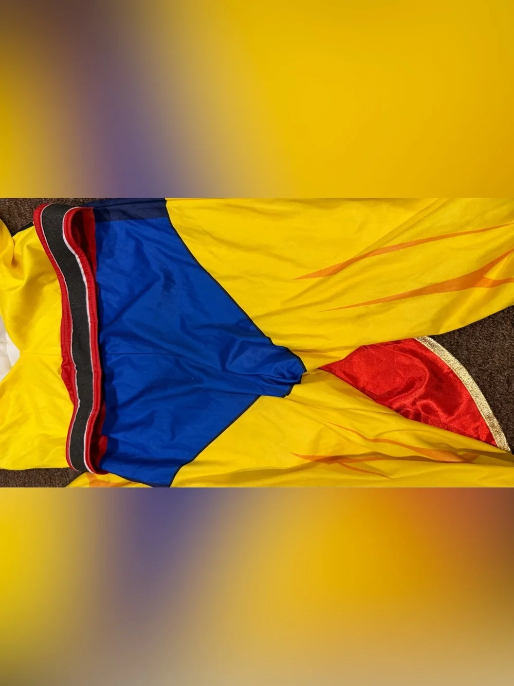 EUC Marvel Halloween Boys S 4-6 muscle costume Cape Emblem